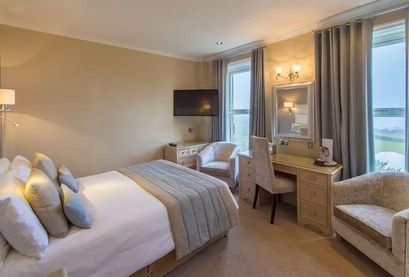 اتاق لوکس با چشم‌انداز دریا, The Carlyon Bay Hotel And Spa