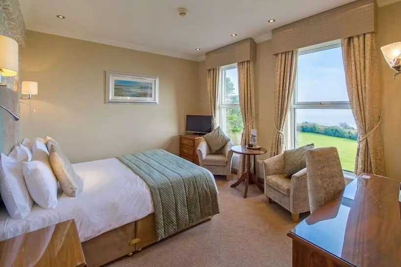 اتاق استاندارد یک نفره با چشم‌انداز دریا, The Carlyon Bay Hotel And Spa