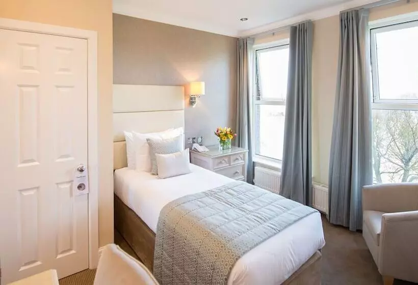 اتاق استاندارد یک نفره با چشم‌انداز دریا, The Carlyon Bay Hotel And Spa