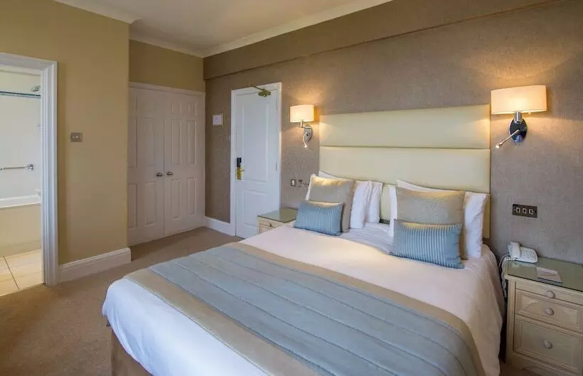 اتاق استاندارد با چشم‌انداز دریا, The Carlyon Bay Hotel And Spa