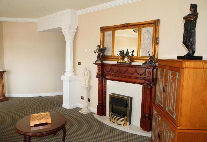 جناح مزوَّد بشرفة, The Little Haven