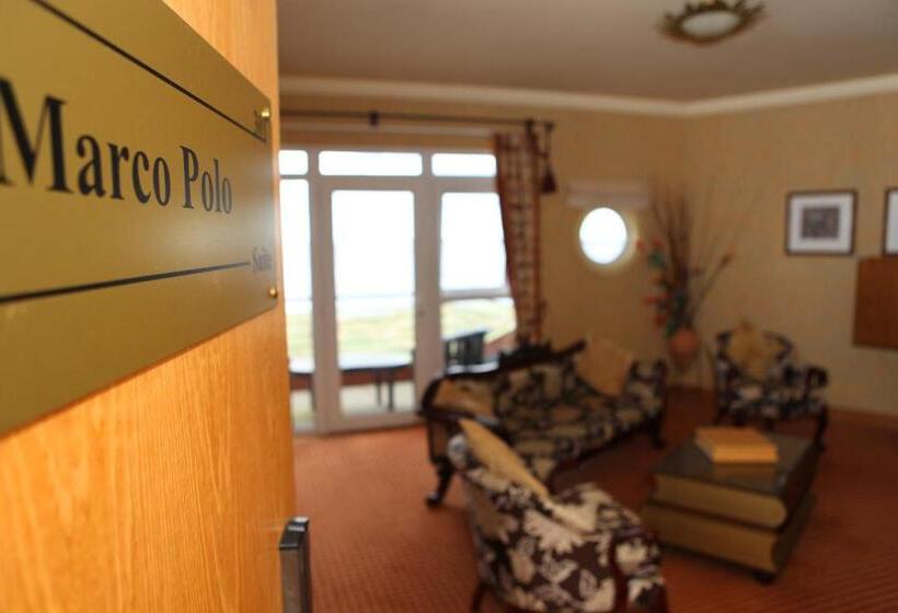 جناح مزوَّد بشرفة, The Little Haven