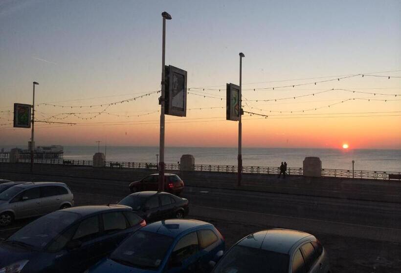 Семейный Номер Вид на Море, Tiffanys