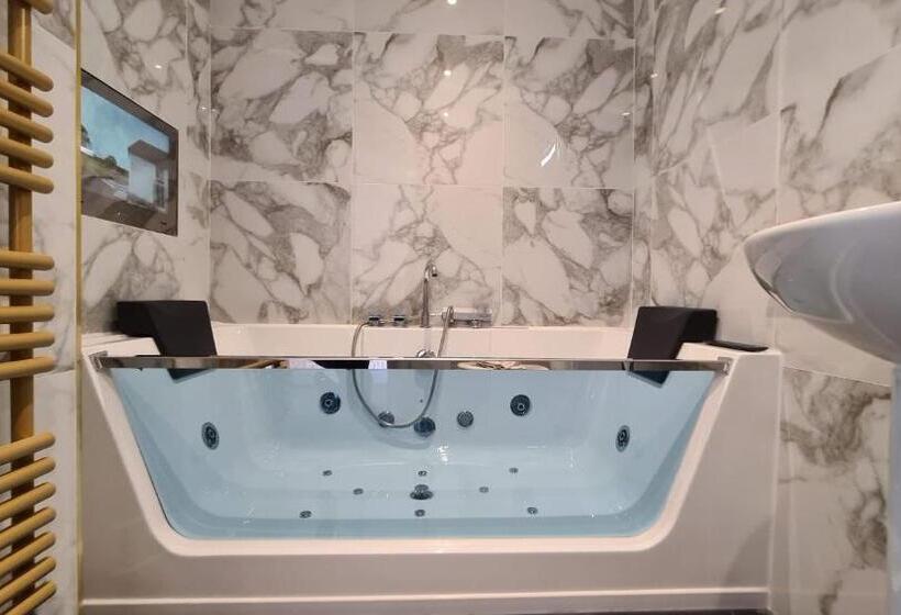 Номер Стандарт, Tiffanys