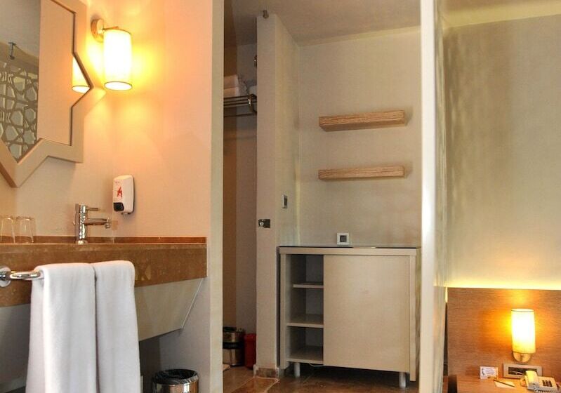 بانگلوی استاندارد, Tui Magic Life Sarigerme