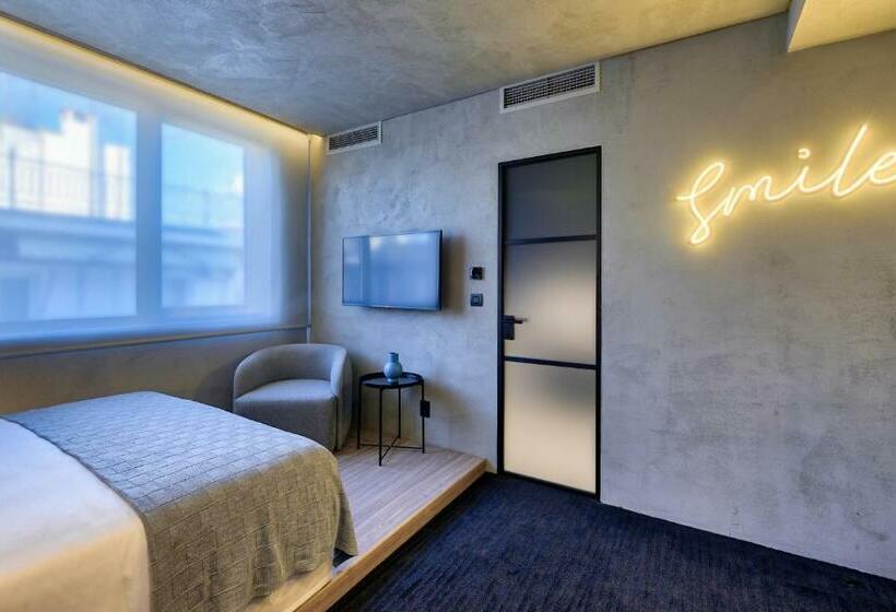 غرفة قياسية, Onoma