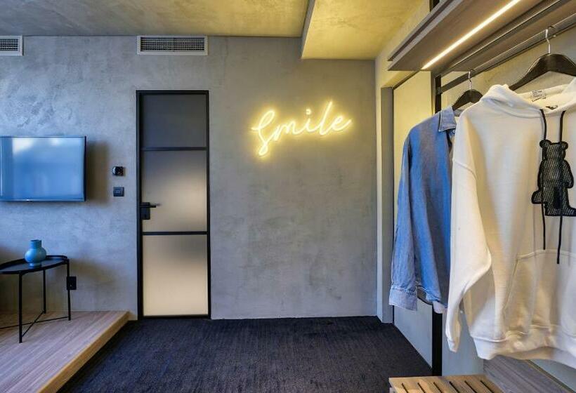 غرفة قياسية, Onoma