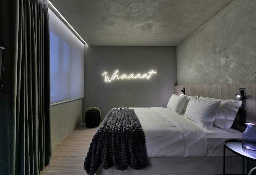 غرفة عائلية, Onoma