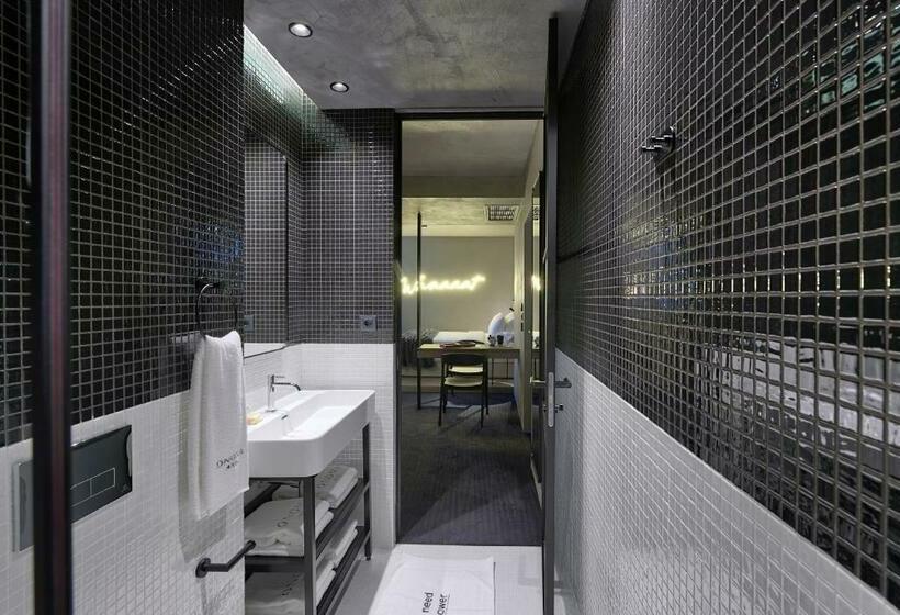 غرفة عائلية, Onoma