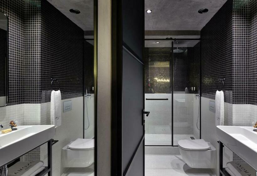 غرفة عائلية, Onoma