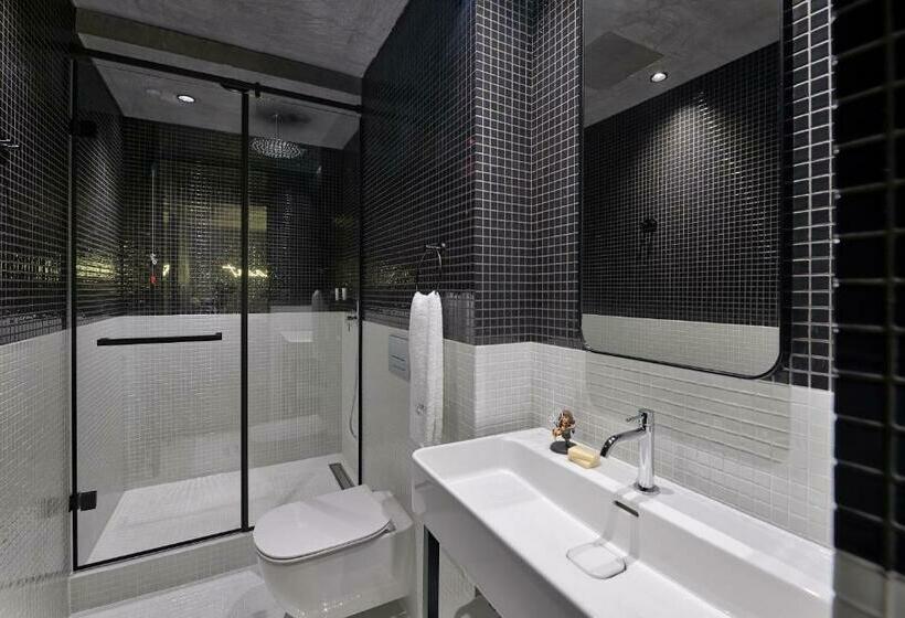 غرفة عائلية, Onoma