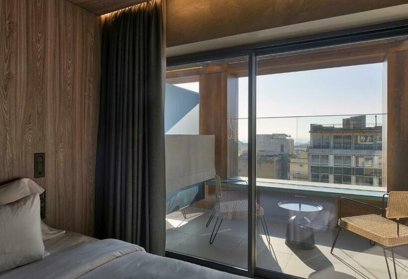 غرفة قياسية مطلة على المدينة, Onoma