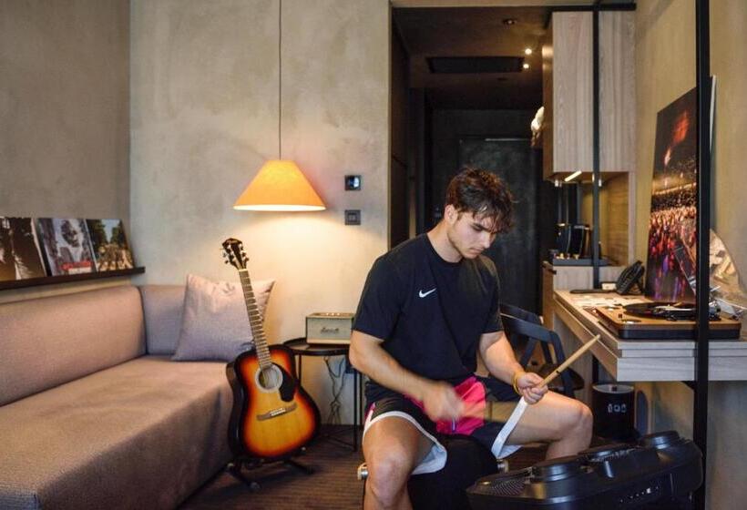 غرفة قياسية, Onoma