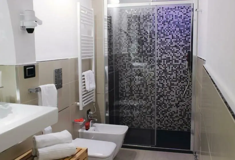 اتاق استاندارد سه نفره, Hub Navona