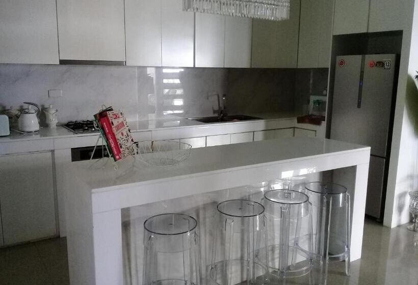 Dom 4 Sypialnie, Sergi S Resort And