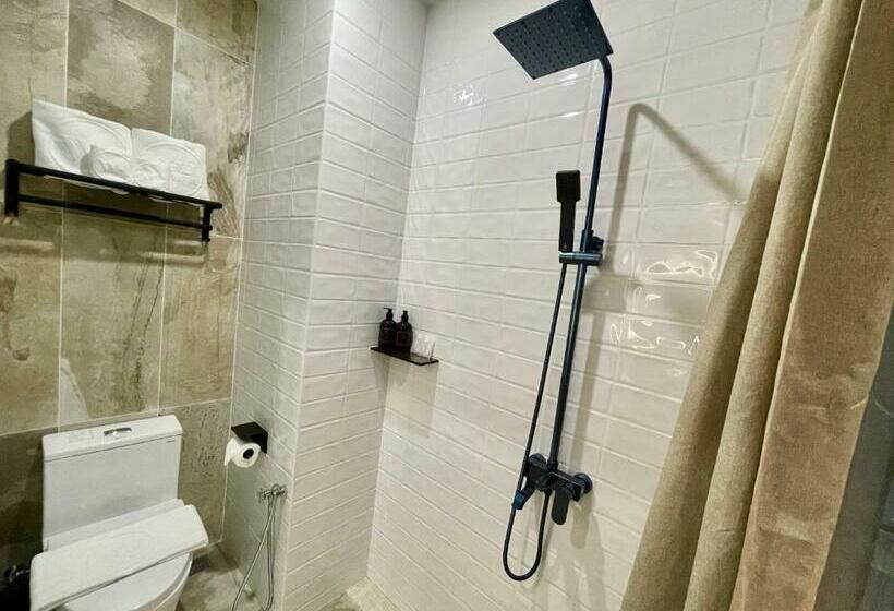 デラックスルーム, Wesley