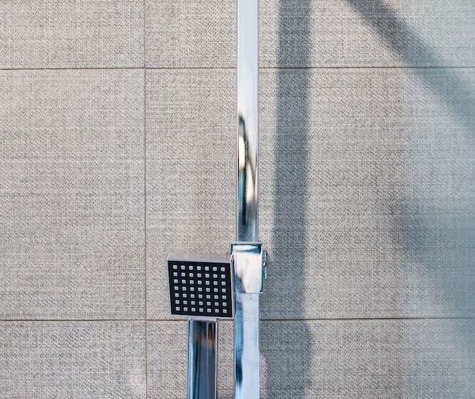 デラックスルーム, Wesley