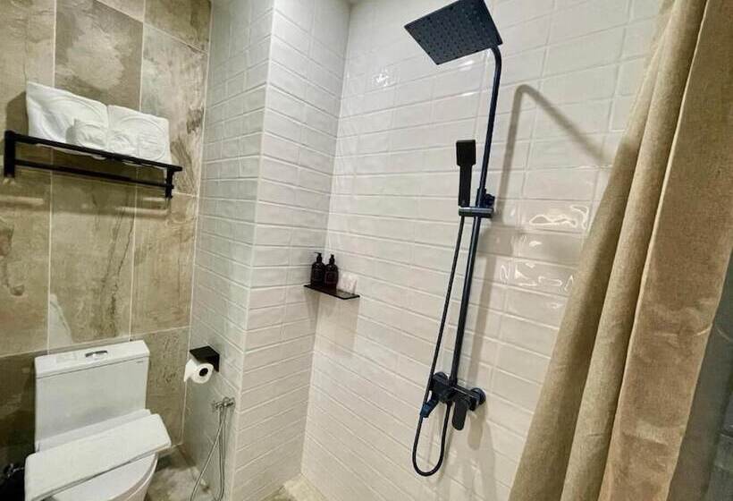 デラックスルーム, Wesley