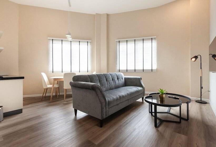 スイート, Wesley