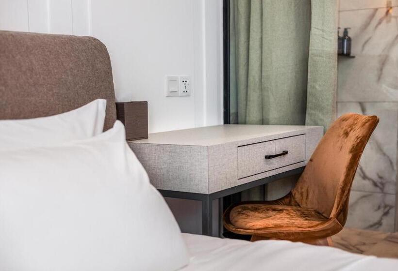 プレミアムルーム, Wesley