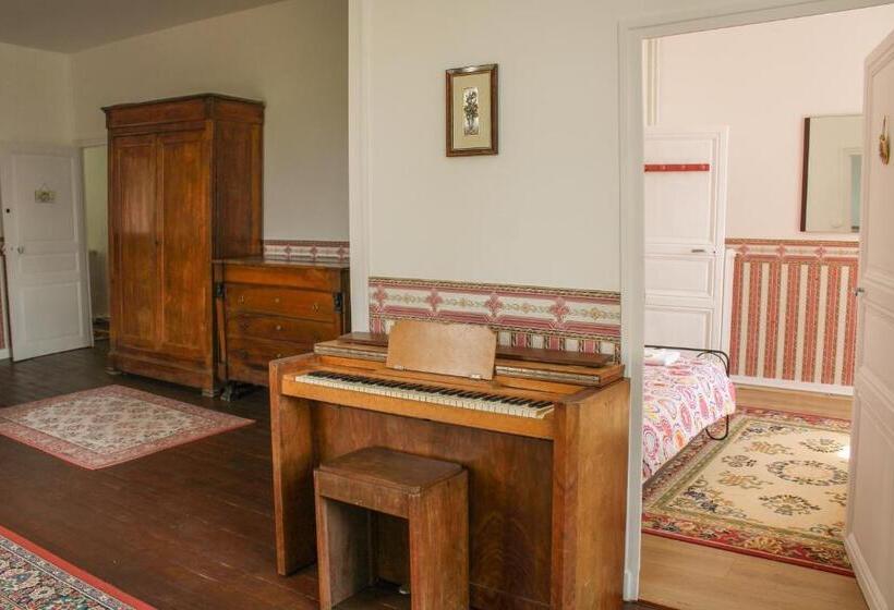 디럭스 패밀리 룸, Château De Montaupin