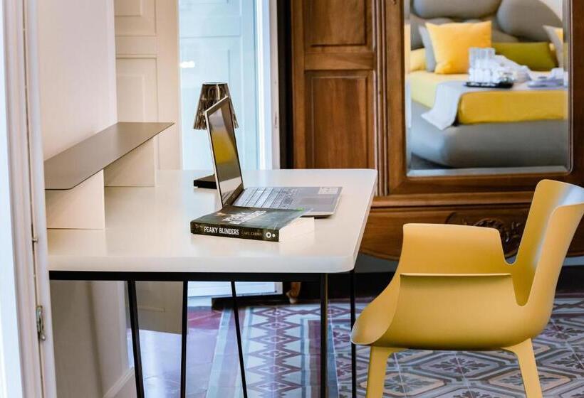 غرفة قياسية رباعية, Dimora Cavour