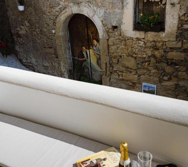 غرفة عائلية, Dimora Cavour