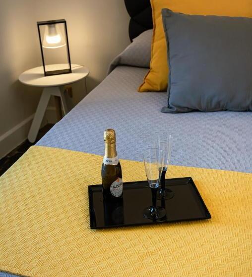 غرفة عائلية, Dimora Cavour