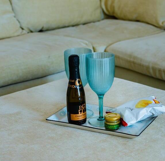 شقة غرفة واحدة, Dimora Cavour