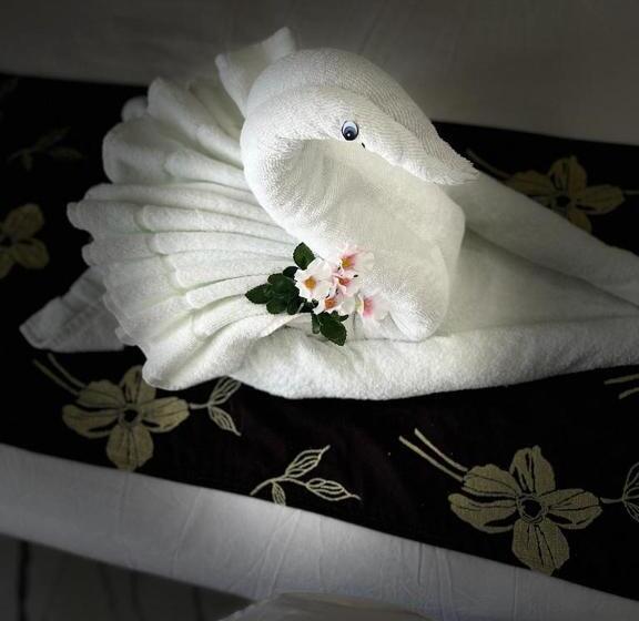 جناح جونيور ديلوكس, Ko Ox Wenne