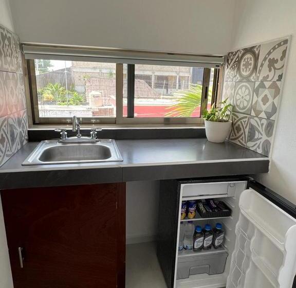 جناح جونيور ديلوكس, Ko Ox Wenne