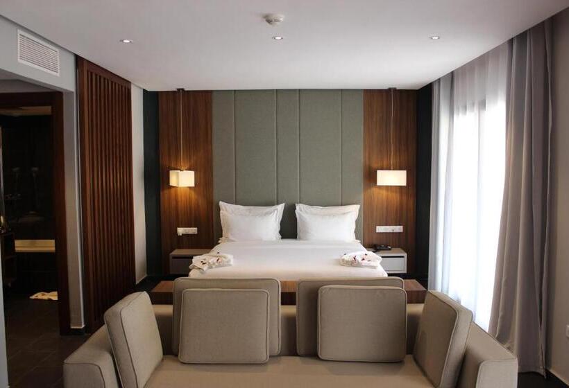 سوییت لوکس, Zephyr Ifrane