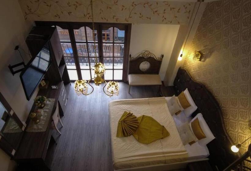 带阳台的豪华间, Ronda Hotel Boutique By Chat Noir