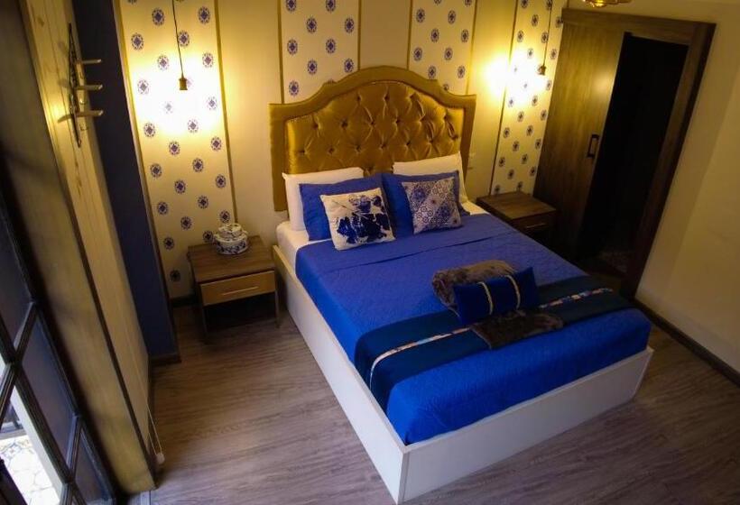 带阳台的豪华间, Ronda Hotel Boutique By Chat Noir