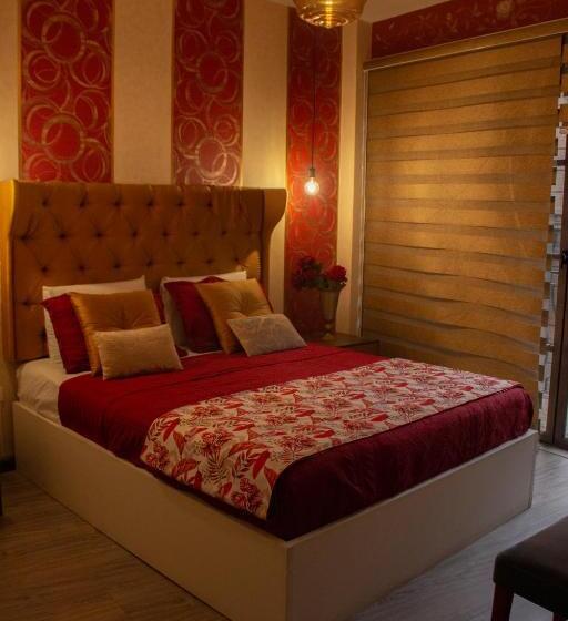 带阳台的豪华间, Ronda Hotel Boutique By Chat Noir