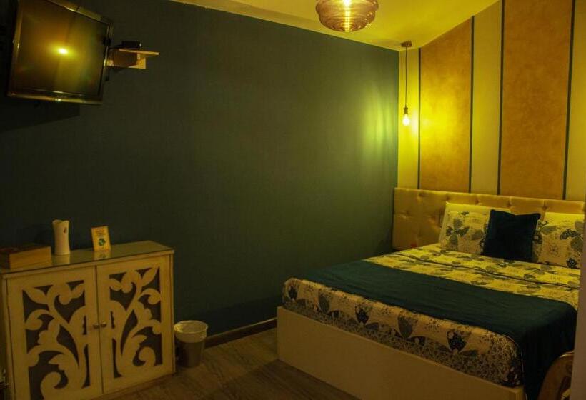 舒适三人间, Ronda Hotel Boutique By Chat Noir