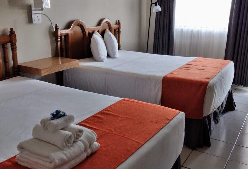 스탠다드 룸 더블 침대 2개, Los Robles