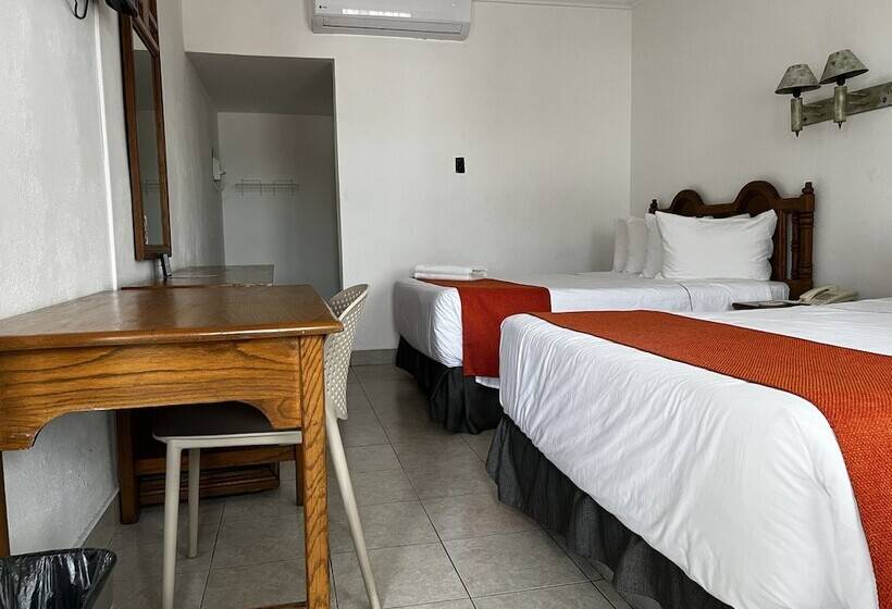 스탠다드 룸 더블 침대 2개, Los Robles