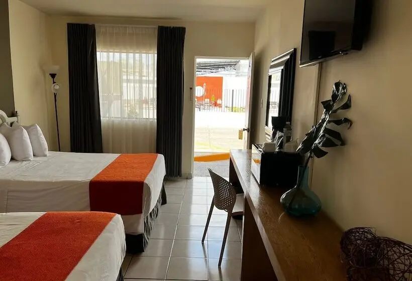 اتاق لوکس, Los Robles