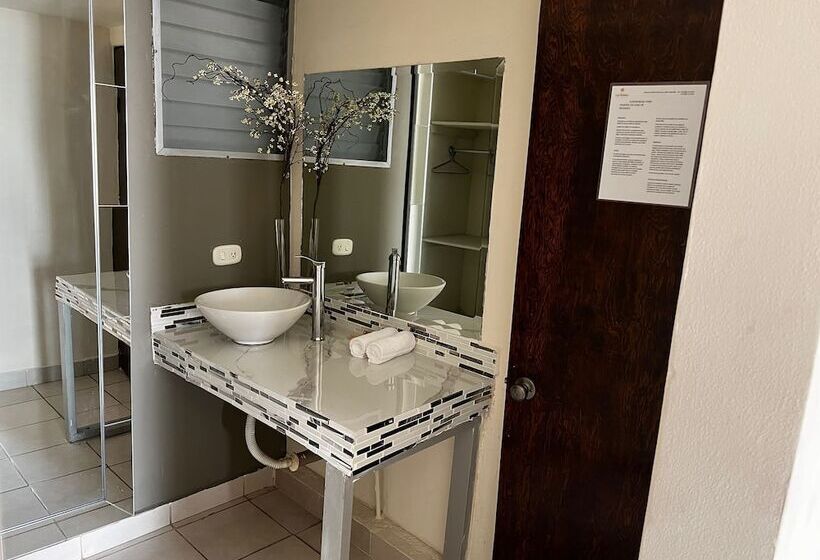 디럭스 룸, Los Robles