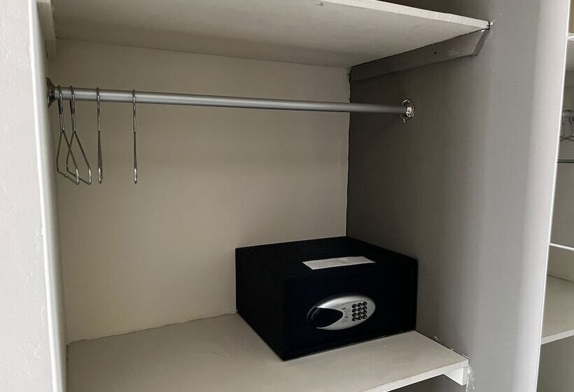 디럭스 룸, Los Robles