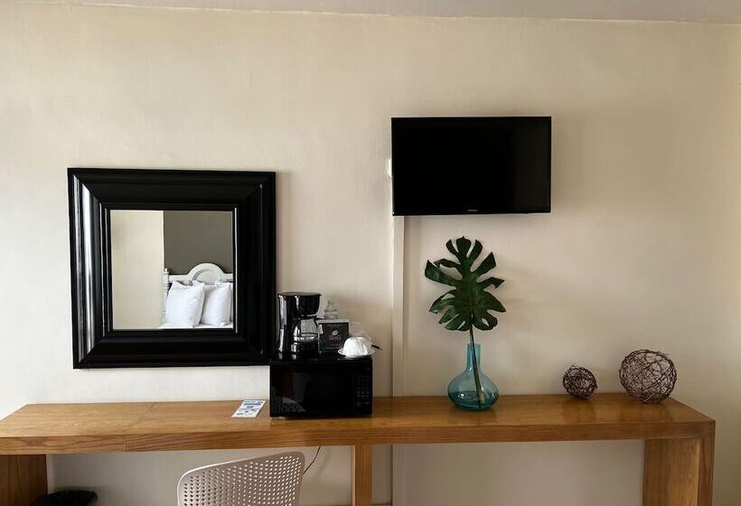 디럭스 룸, Los Robles