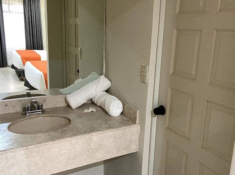 스탠다드 룸 더블 침대 2개, Los Robles