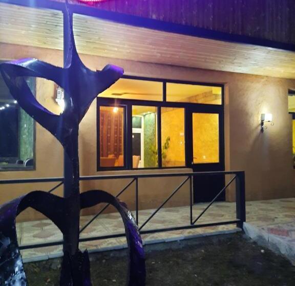 اتاق راحتی سه تخته, Skazka