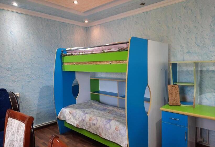 اتاق خانوادگی, Skazka