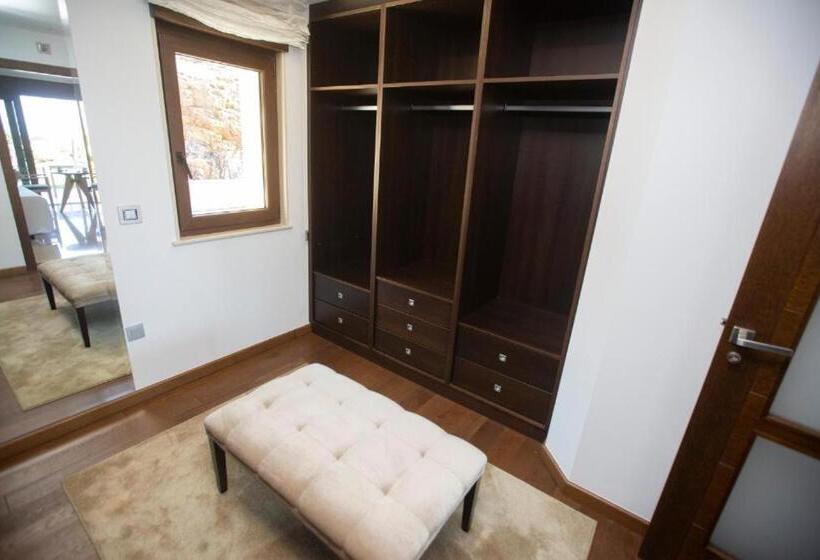 اتاق لوکس با چشمانداز دریا, A Ballenera De Caneliñas