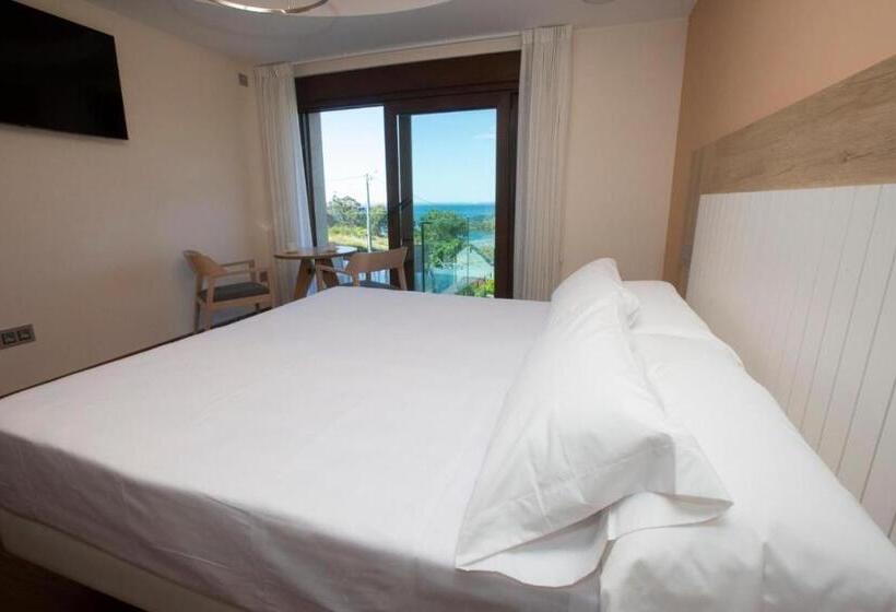 اتاق لوکس با چشمانداز دریا, A Ballenera De Caneliñas