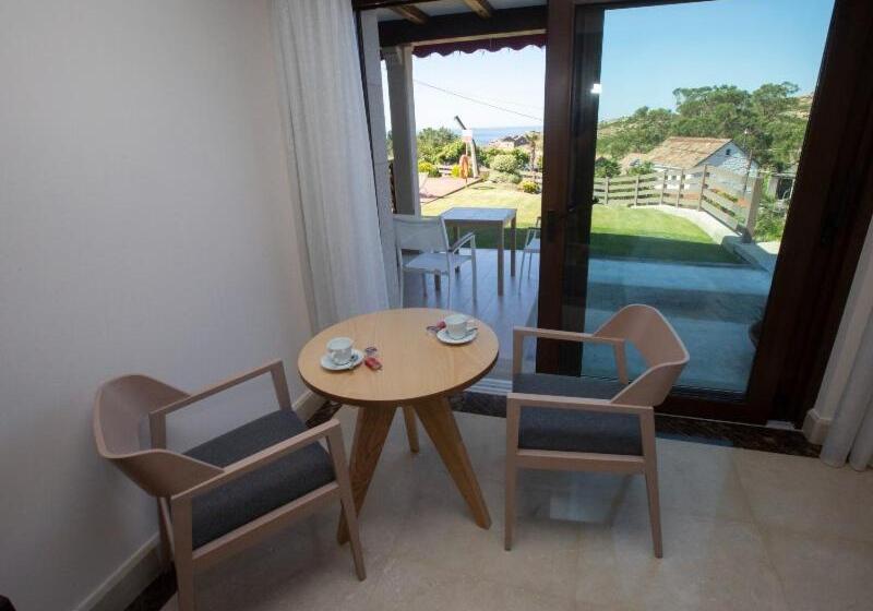 اتاق استاندارد با چشمانداز دریا, A Ballenera De Caneliñas