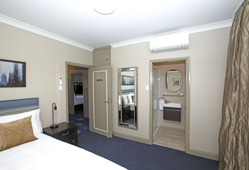 スイート, The Com Plex Motel