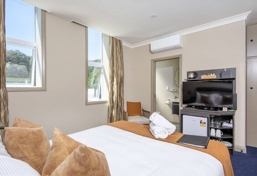 スイート, The Com Plex Motel